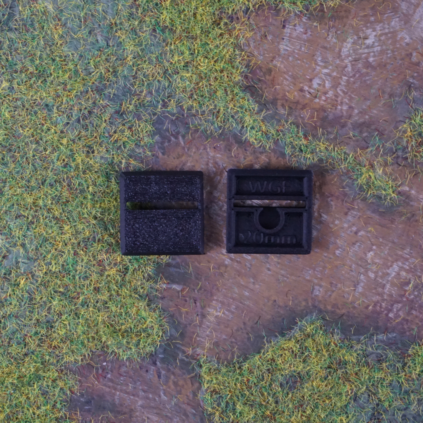 20mm - Peanas cuadradas con ranura horizontal (20 unidades)