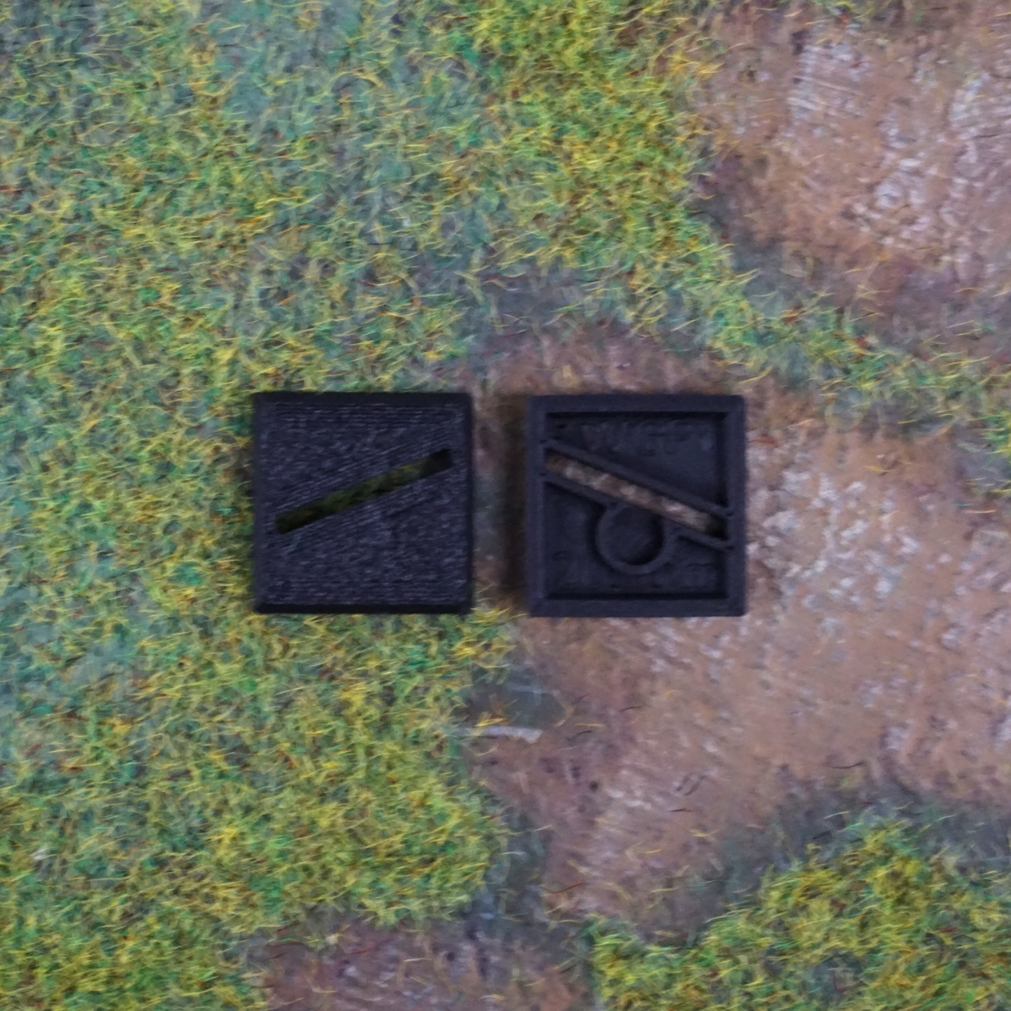 20mm - Peanas cuadradas con ranura semi-diagonal R (20 unidades)